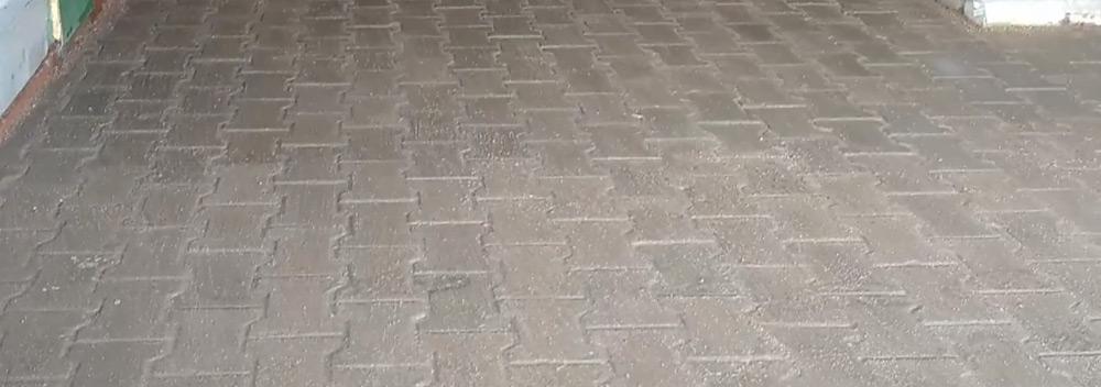 Тротуарна плитка в гаражі: плюси і мінуси